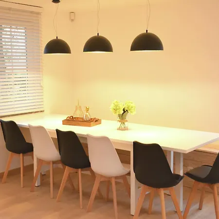 Superb With Garden In Hébergement de vacances Serinchamps