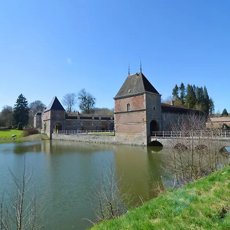 Superb With Garden In Serinchamps